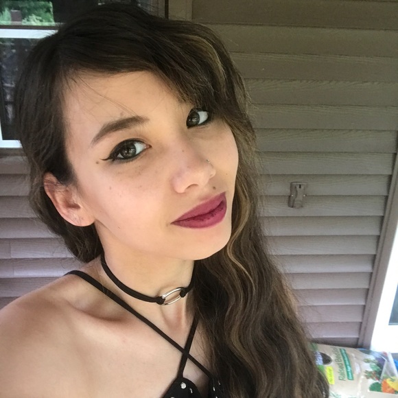 Meet your Posher, Lara - Picture 1 of 1